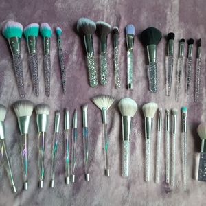 Clear Assorted Makeup Brush Set